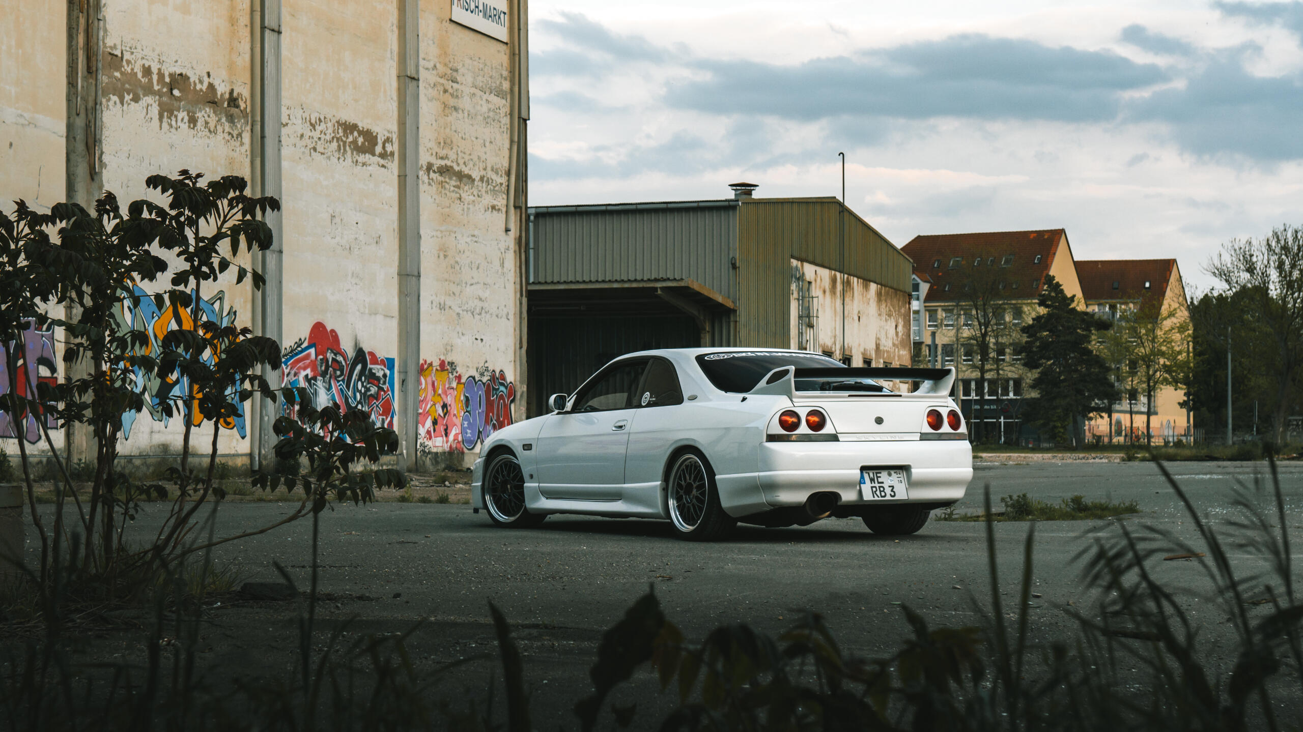 Rene's Skyline R33