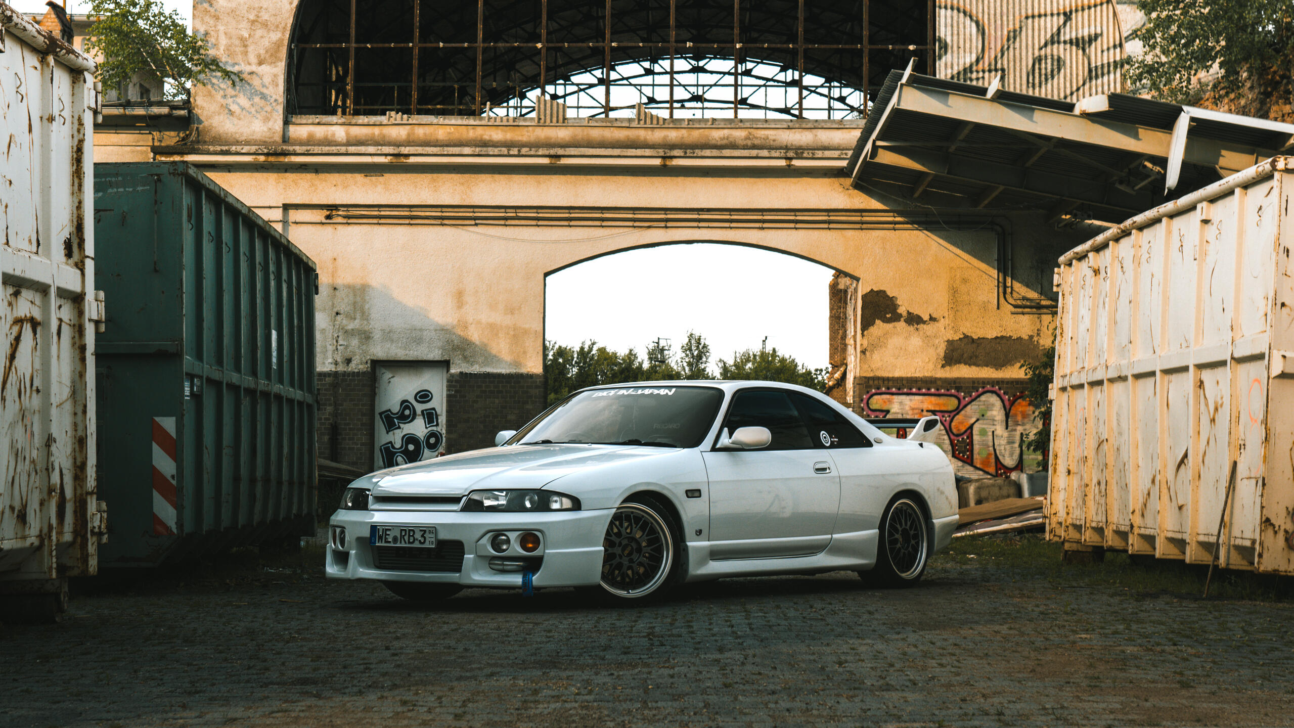 Rene's Skyline R33